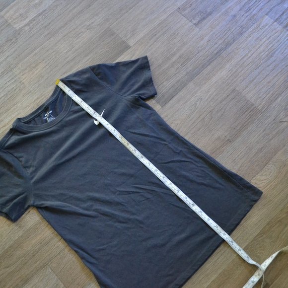 Nike Women's The Nike Tee Gray Short Sleeve Shirt Size Small - Picture 4 of 5